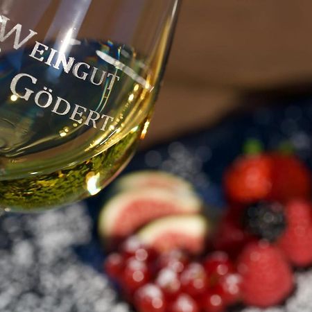Appartement Weingut Goedert à Osann-Monzel Extérieur photo